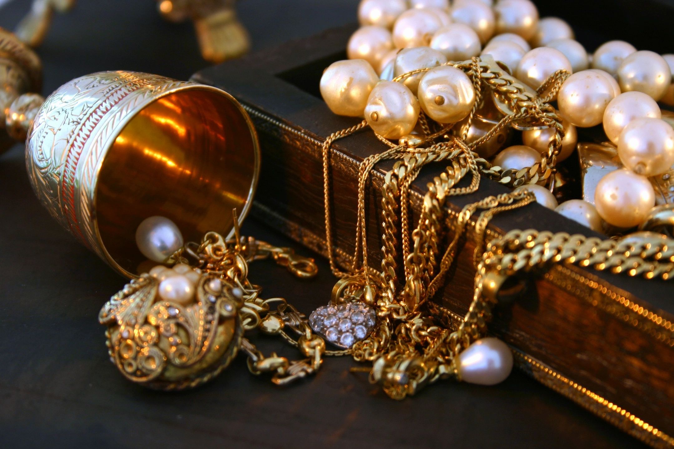Cash For Gold <br> <span class="thin">Paid On The Spot </span>